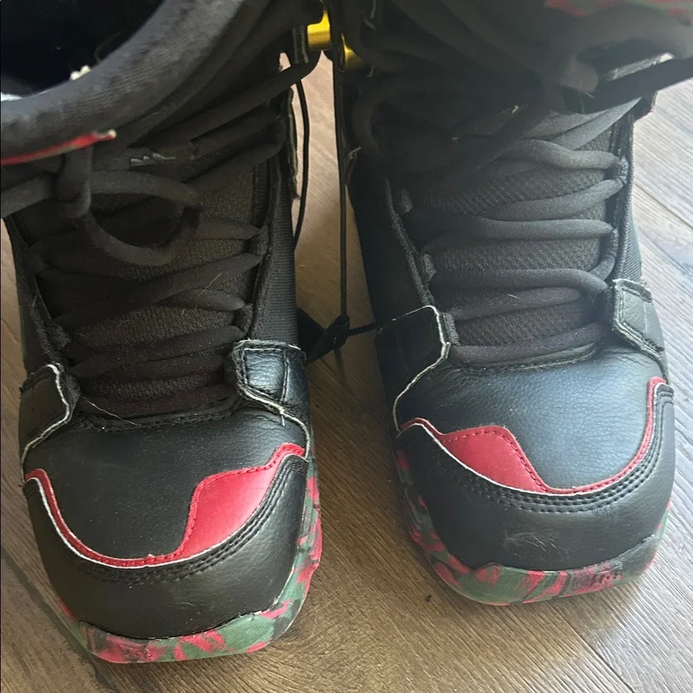 DC Black Snowboard Boots with red Accents and gold Hardware ! Size 7